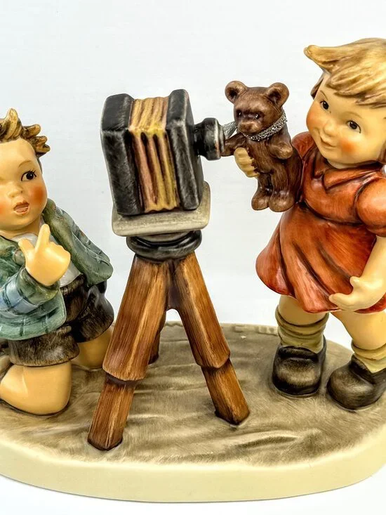 Hummel schnappschüsse camera ready figurine #2132 TMK-8 A920 - Picture 1 of 6